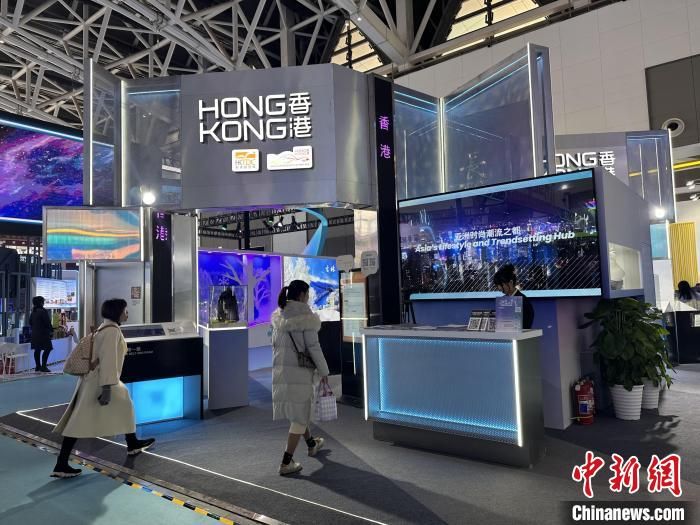 第七届丝绸之路国际博览会暨中国东西部合作与投资贸易洽谈会16日在西安启幕。图为香港贸易发展局在此次活动设立的“香港馆”。 张一辰 摄 第七届丝绸之路国际博览会暨中国东西部合作与投资贸易洽谈会16日在西安启幕。图为香港贸易发展局在此次活动设立的“香港馆”。 张一辰 摄
